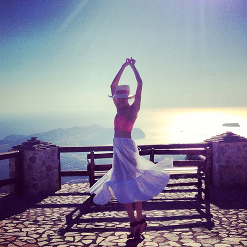 Fashion Loves Greece: Τα κορίτσια της μόδας κάνουν διακοπές στη χώρα μας