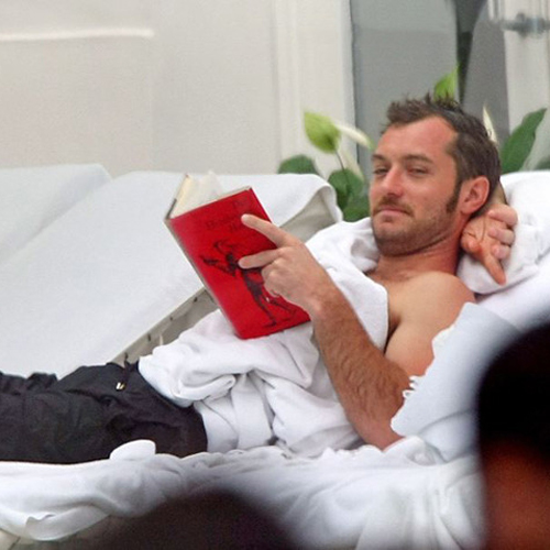 Τα βιβλία που διάβασαν οι σταρ αυτό το καλοκαίρι