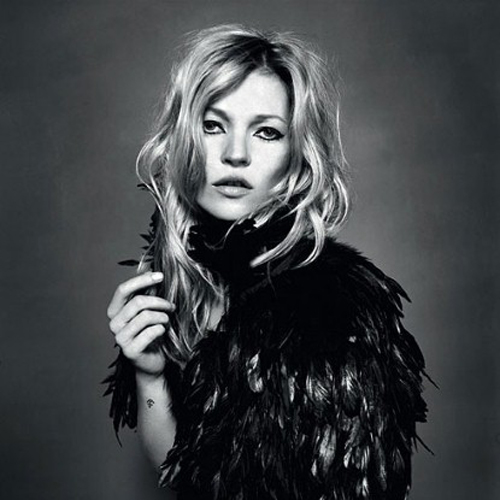 Η Kate Moss σχεδιάζει ξανά για το Topshop