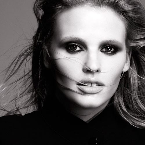H Lara Stone είναι το νέο πρόσωπο της L’Oreal Paris