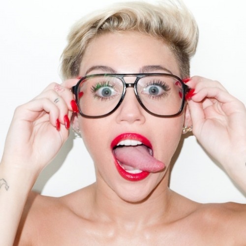 Το κορίτσι του μήνα: Μάιλι Σάιρους 