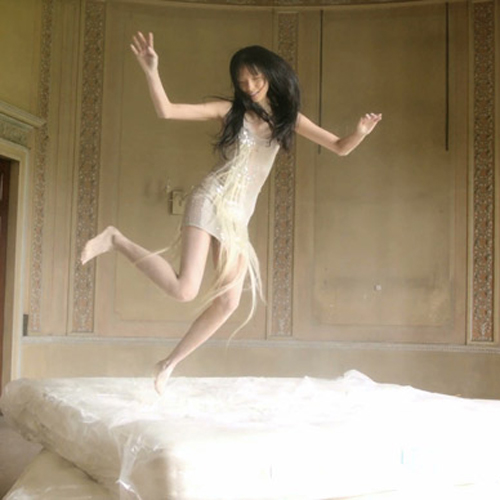 Video: H Isabella Blow «ξαναζωντανεύει» μέσα από το νέο film του Ruth Hogben