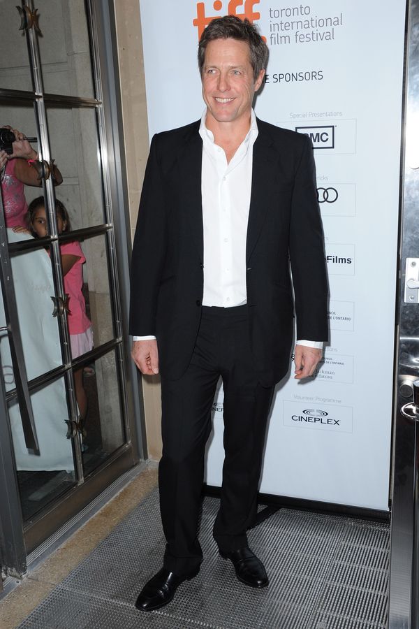 Πού εντόπισε ο φωτογραφικός φακός τον Hugh Grant;