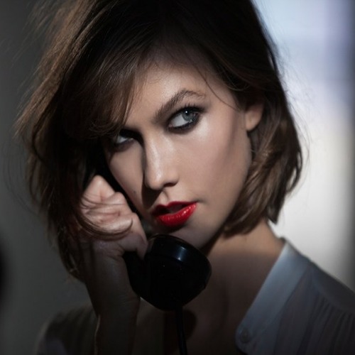 ΒΙΝΤΕΟ: Η Karlie Kloss πιο μυστηριώδης και σέξι από ποτε