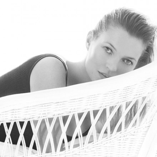 She wears it well: Η Kate Moss φοράει ξανά Stuart Weitzman