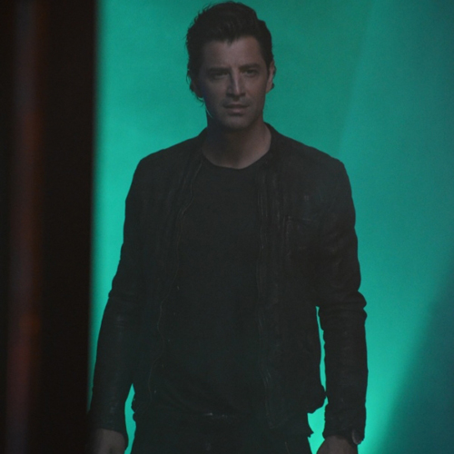 Η Folli Follie «πρωταγωνιστεί» στο νέο video clip "SEE" του Σάκη Ρουβά