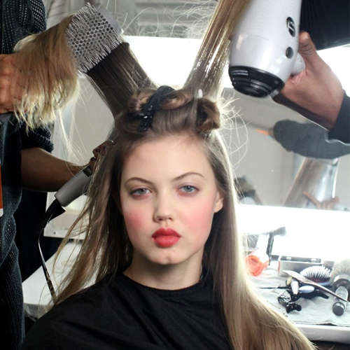 7 ερωτήσεις που πρέπει να κάνεις στον κομμωτή σου τώρα