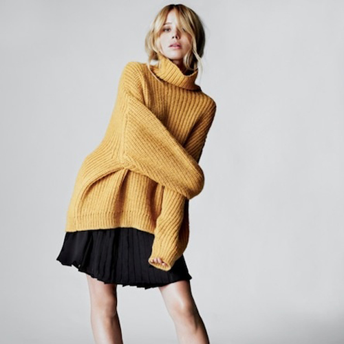 How-to: 4+1 τρόποι να φορέσεις με θηλυκό τρόπο το oversized πουλόβερ