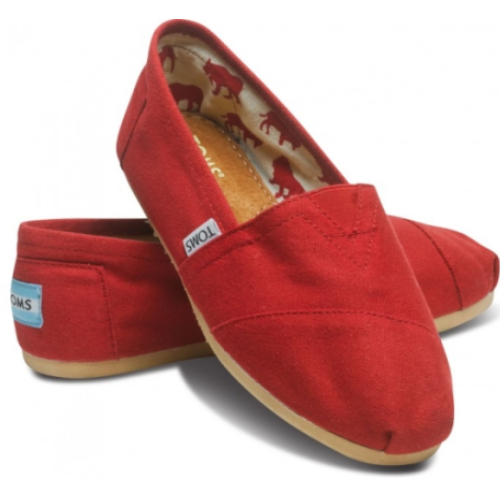 Ένα ζευγάρι Toms φέρνει την άνοιξη