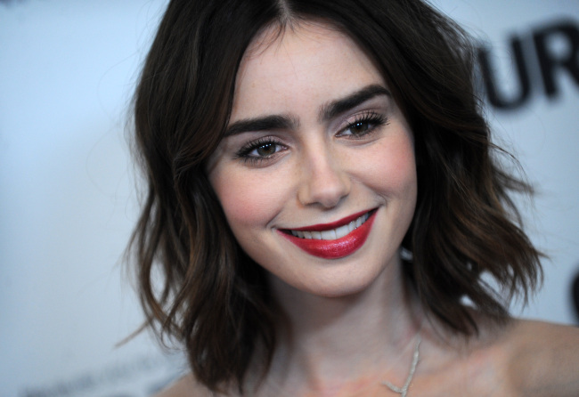 Lily Collins | Οι ρομαντικές φωτογραφίες με τον Charlie McDowell από το ταξίδι του μέλιτος