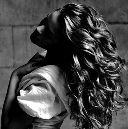 7 tips για πιο πυκνά μαλλιά