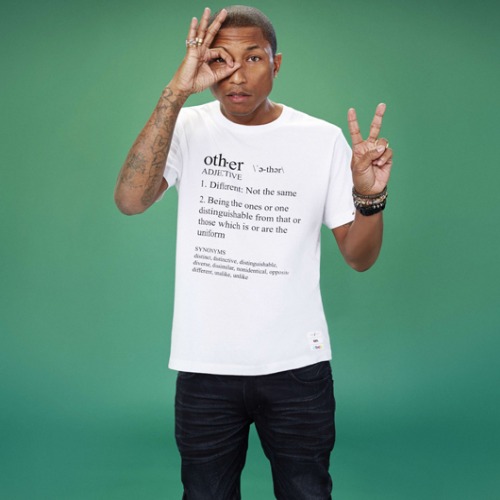 O Pharrell χορεύει στους ρυθμούς της Uniqlo