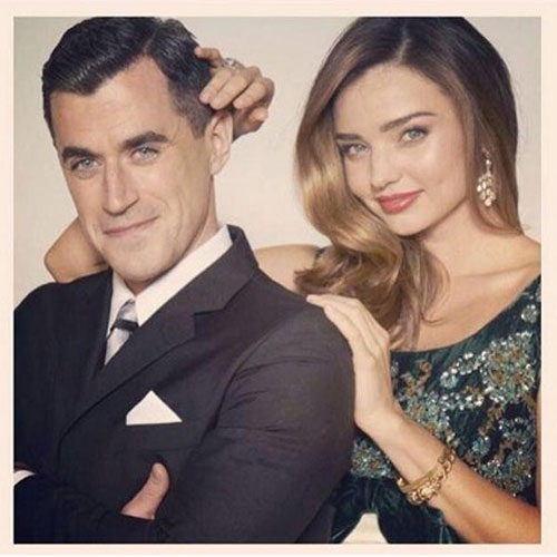 Η Miranda Kerr τραγουδάει Elvis