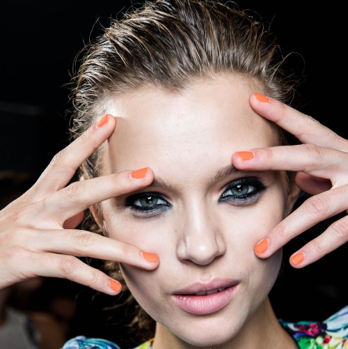 6 χρώματα eyeliner που θα φορέσεις αυτό το καλοκαίρι