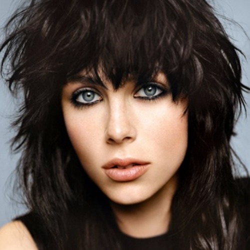 Η Edie Campbell γίνεται το νέο πρόσωπο του αρώματος Yves Saint Laurent