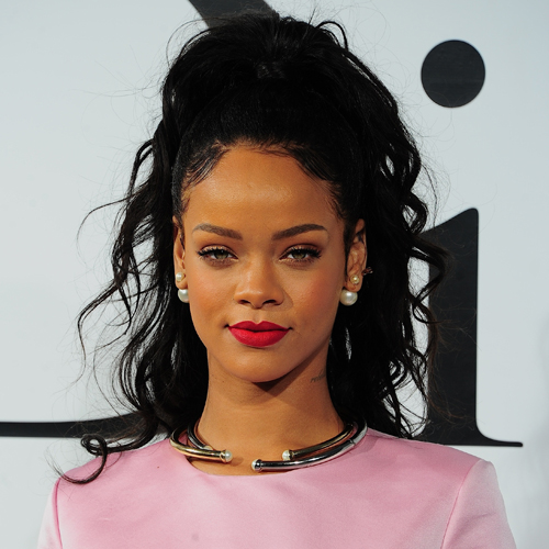 Pink hair, don't care? | Δες το νέο hairstyle της Rihanna