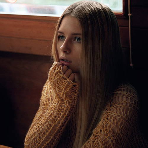 H Kate Moss ενθαρρύνει τη μικρή αδερφή της να σταματήσει το σχολείο