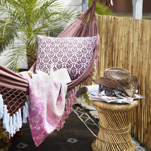 Deco tips: 3+1 τρόποι να φέρεις το καλοκαίρι στο μπαλκόνι σου