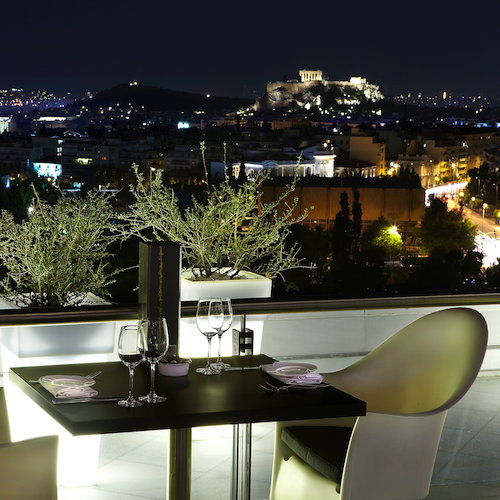 Θέα στο πιάτο: Τα πιο εντυπωσιακά summer restaurants της Αθήνας