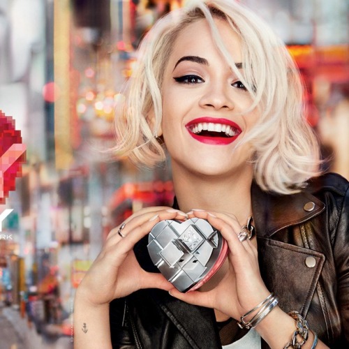 Η Rita Ora ποζάρει ξανά για την DKNY