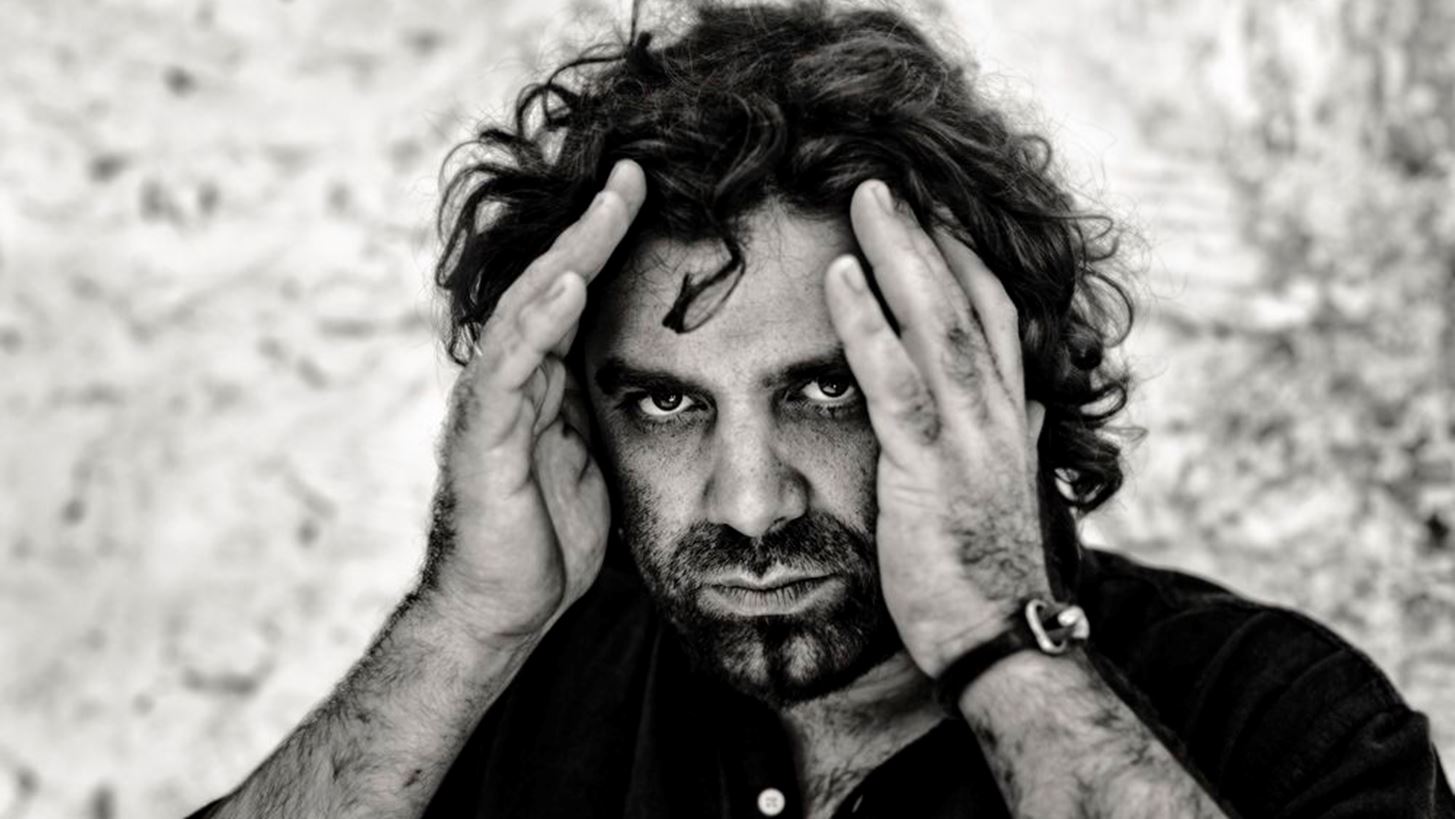 #Tidbits *: Ο Konstantin Filippou στην Σαντορίνη