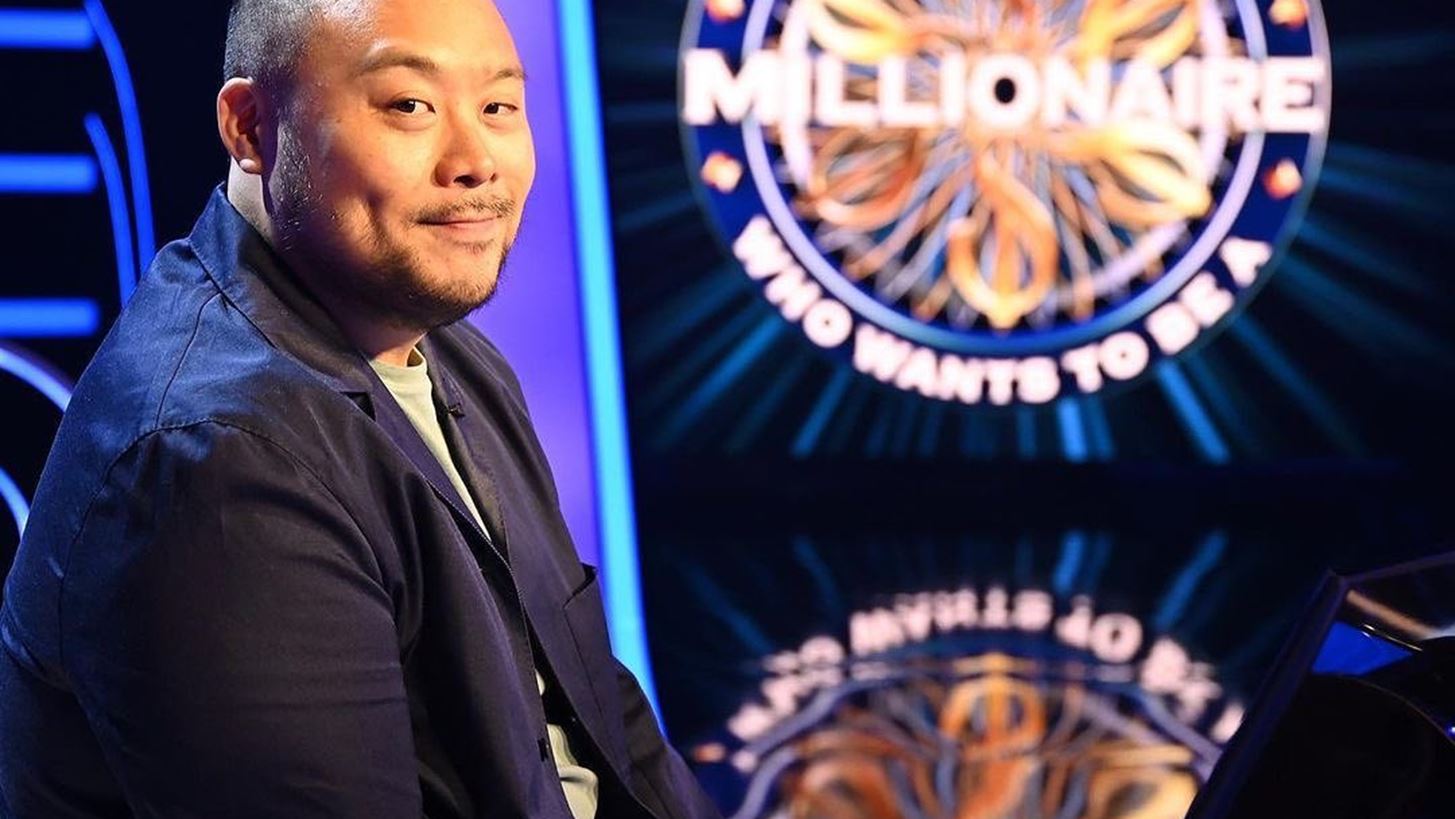 &#x39F; David Chang &#x3B5;&#x3AF;&#x3BD;&#x3B1;&#x3B9; &#x3BF; &#x3C0;&#x3C1;&#x3CE;&#x3C4;&#x3BF;&#x3C2; &#x3B4;&#x3B9;&#x3AC;&#x3C3;&#x3B7;&#x3BC;&#x3BF;&#x3C2; &#x3C0;&#x3BF;&#x3C5; &#x3BA;&#x3B5;&#x3C1;&#x3B4;&#x3AF;&#x3B6;&#x3B5;&#x3B9; &#x3AD;&#x3BD;&#x3B1; &#x3B5;&#x3BA;&#x3B1;&#x3C4;&#x3BF;&#x3BC;&#x3BC;&#x3CD;&#x3C1;&#x3B9;&#x3BF; &#x3B4;&#x3BF;&#x3BB;&#x3AC;&#x3C1;&#x3B9;&#x3B1; &#x3C3;&#x3C4;&#x3BF; &quot;&#x3A0;&#x3BF;&#x3B9;&#x3BF;&#x3C2; &#x3B8;&#x3AD;&#x3BB;&#x3B5;&#x3B9; &#x3BD;&#x3B1; &#x3B3;&#x3AF;&#x3BD;&#x3B5;&#x3B9; &#x3B5;&#x3BA;&#x3B1;&#x3C4;&#x3BF;&#x3BC;&#x3BC;&#x3C5;&#x3C1;&#x3B9;&#x3BF;&#x3CD;&#x3C7;&#x3BF;&#x3C2;&quot;