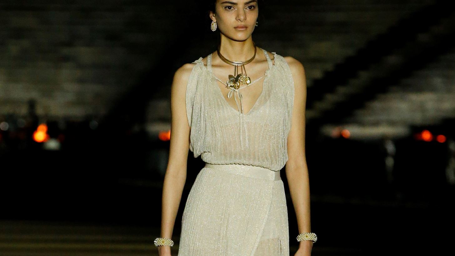 Dior Cruise 2022 | &#x39C;&#x3B9;&#x3B1; &#x3BC;&#x3B1;&#x3C4;&#x3B9;&#x3AC; &#x3C3;&#x3C4;&#x3B1; &#x3B5;&#x3BA;&#x3B8;&#x3B1;&#x3BC;&#x3B2;&#x3C9;&#x3C4;&#x3B9;&#x3BA;&#x3AC; beauty looks &#x3C4;&#x3C9;&#x3BD; &#x3BC;&#x3BF;&#x3BD;&#x3C4;&#x3AD;&#x3BB;&#x3C9;&#x3BD;