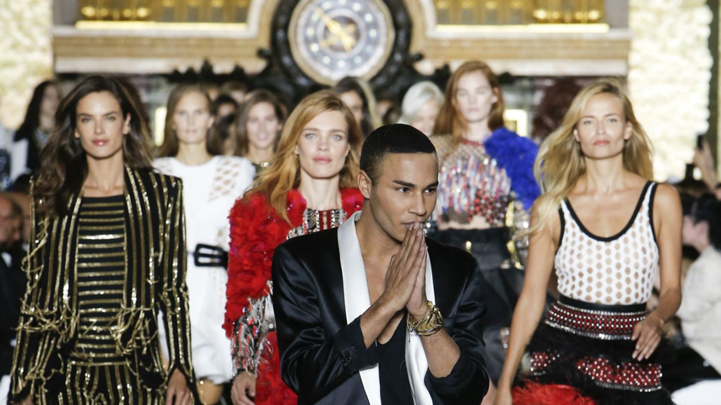 &#x39F; &#x3BF;&#x3AF;&#x3BA;&#x3BF;&#x3C2; Balmain &#x3BB;&#x3AC;&#x3BD;&#x3C3;&#x3B1;&#x3C1;&#x3B5; (&#x3AF;&#x3C3;&#x3C9;&#x3C2;) &#x3C4;&#x3BF; &#x3C0;&#x3B9;&#x3BF; &#x3B1;&#x3BA;&#x3C1;&#x3B9;&#x3B2;&#x3CC; baseball jacket &#x3C0;&#x3BF;&#x3C5; &#x3AD;&#x3C7;&#x3BF;&#x3C5;&#x3BC;&#x3B5; &#x3B4;&#x3B5;&#x3B9;