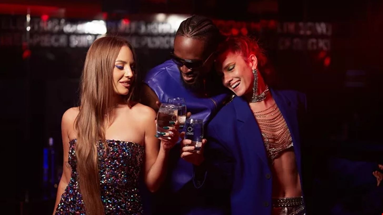 Celebrate in the city | &#x392;&#x3B3;&#x3AE;&#x3BA;&#x3B1;&#x3BC;&#x3B5; &#x3C3;&#x3C4;&#x3B7;&#x3BD; &#x391;&#x3B8;&#x3AE;&#x3BD;&#x3B1; &#x3BA;&#x3B1;&#x3B9; &#x3BD;&#x3B1; &#x3C4;&#x3B9; &#x3AD;&#x3C7;&#x3BF;&#x3C5;&#x3BC;&#x3B5; &#x3BD;&#x3B1; &#x3C0;&#x3BF;&#x3CD;&#x3BC;&#x3B5; &#x3B3;&#x3B9;&#x3B1; &#x3C4;&#x3B7;&#x3BD; &#x3B4;&#x3B9;&#x3B1;&#x3C3;&#x3BA;&#x3AD;&#x3B4;&#x3B1;&#x3C3;&#x3B7; &#x3C3;&#x3C4;&#x3B7;&#x3BD; &#x3C0;&#x3CC;&#x3BB;&#x3B7;