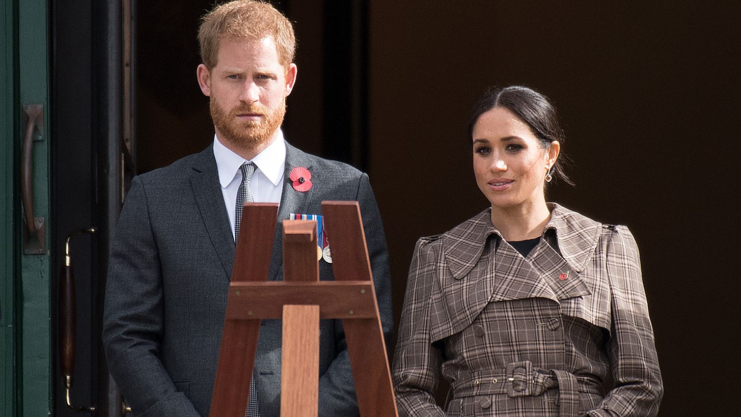 H &#x3BA;&#x3B1;&#x3C1;&#x3CC; &#x3BA;&#x3B1;&#x3BC;&#x3C0;&#x3B1;&#x3C1;&#x3BD;&#x3C4;&#x3AF;&#x3BD;&#x3B1; &#x3C4;&#x3B7;&#x3C2; Meghan Markle &#x3C3;&#x3BF;&#x3CD; &#x3B4;&#x3AF;&#x3BD;&#x3B5;&#x3B9; &#x3C4;&#x3B7;&#x3BD; &#x3BA;&#x3B1;&#x3BB;&#x3CD;&#x3C4;&#x3B5;&#x3C1;&#x3B7; &#x3AD;&#x3BC;&#x3C0;&#x3BD;&#x3B5;&#x3C5;&#x3C3;&#x3B7; &#x3B3;&#x3B9;&#x3B1; &#x3C4;&#x3BF; &#x3C6;&#x3B8;&#x3B9;&#x3BD;&#x3CC;&#x3C0;&#x3C9;&#x3C1;&#x3BF;