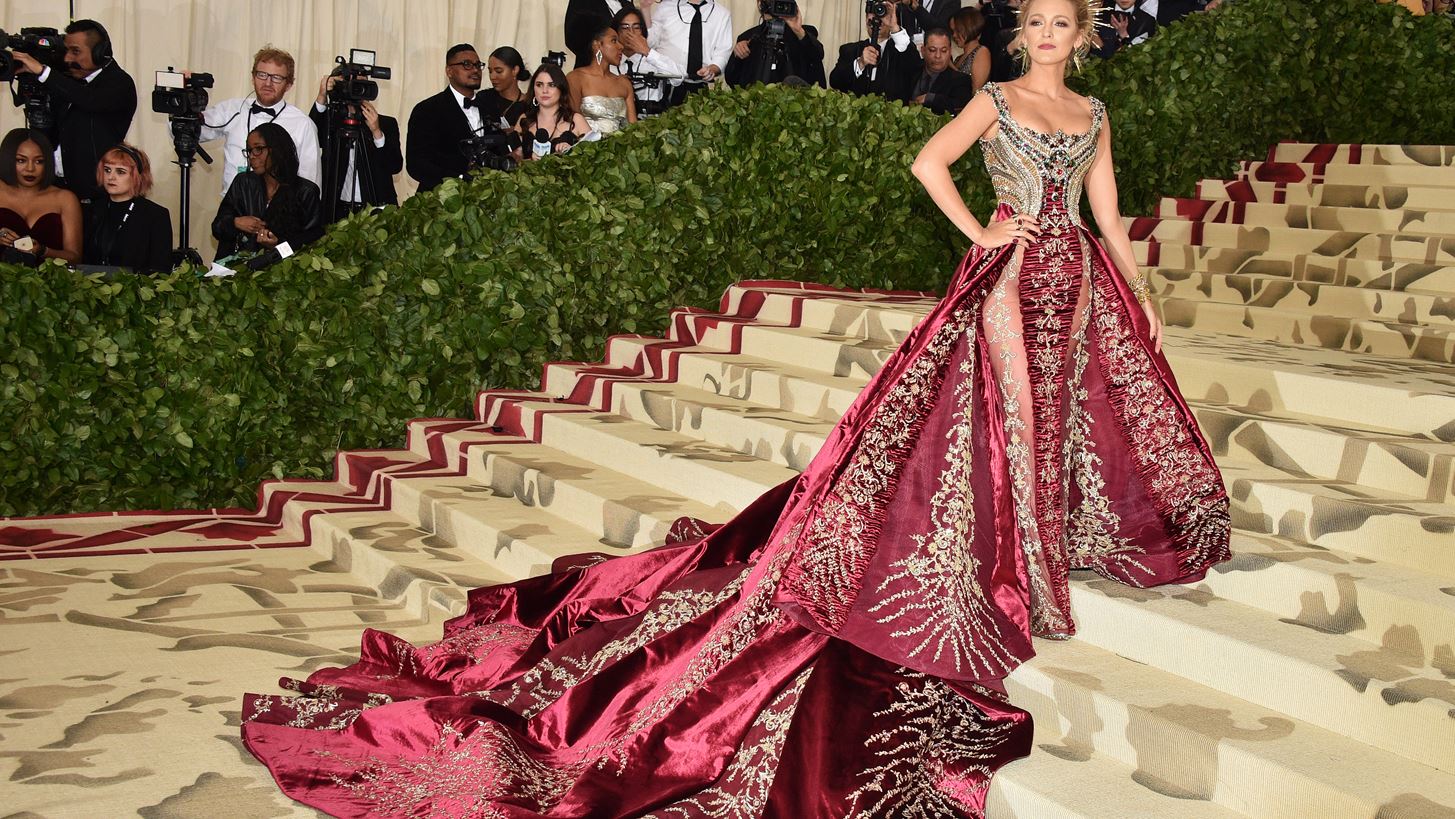 Met 2018: &#x3A4;&#x3BF; &#x3C6;&#x3CC;&#x3C1;&#x3B5;&#x3BC;&#x3B1; &#x3C4;&#x3B7;&#x3C2; Blake Lively &#x3AE;&#x3C4;&#x3B1;&#x3BD; &#x3C4;&#x3CC;&#x3C3;&#x3BF; &#x3BC;&#x3B1;&#x3BA;&#x3C1;&#x3CD;, &#x3C0;&#x3BF;&#x3C5; &#x3C7;&#x3C1;&#x3B5;&#x3B9;&#x3AC;&#x3C3;&#x3C4;&#x3B7;&#x3BA;&#x3B5; &#x3BB;&#x3B5;&#x3C9;&#x3C6;&#x3BF;&#x3C1;&#x3B5;&#x3AF;&#x3BF; &#x3B3;&#x3B9;&#x3B1; &#x3BD;&#x3B1; &#x3C6;&#x3C4;&#x3AC;&#x3C3;&#x3B5;&#x3B9;