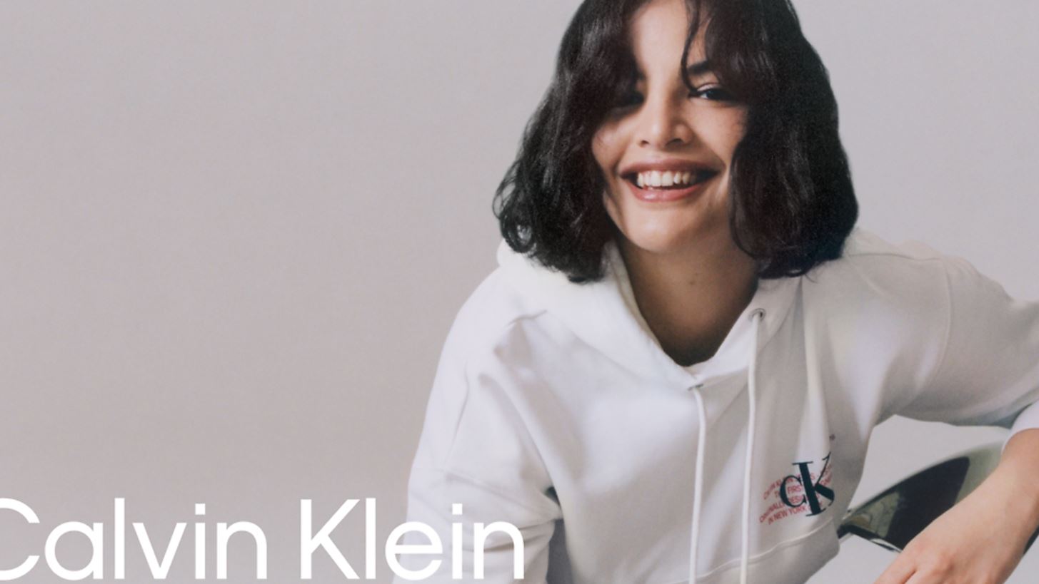 H Calvin Klein &#x3BB;&#x3B1;&#x3BD;&#x3C3;&#x3AC;&#x3C1;&#x3B5;&#x3B9; &#x3C4;&#x3BF; project CKunfiltered Jeans video mini-series