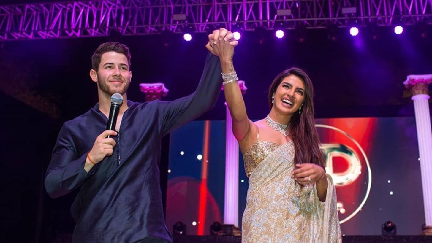 &#x397; Priyanka Chopra &#x3C0;&#x3B1;&#x3BD;&#x3C4;&#x3C1;&#x3B5;&#x3CD;&#x3C4;&#x3B7;&#x3BA;&#x3B5; &#x3BA;&#x3B1;&#x3B9; &#x3C6;&#x3CC;&#x3C1;&#x3B5;&#x3C3;&#x3B5; &#x3AD;&#x3BD;&#x3B1; &#x3BC;&#x3BF;&#x3BD;&#x3B1;&#x3B4;&#x3B9;&#x3BA;&#x3CC; &#x3C0;&#x3B1;&#x3C1;&#x3B1;&#x3B4;&#x3BF;&#x3C3;&#x3B9;&#x3B1;&#x3BA;&#x3CC; &#x3BD;&#x3C5;&#x3C6;&#x3B9;&#x3BA;&#x3CC;