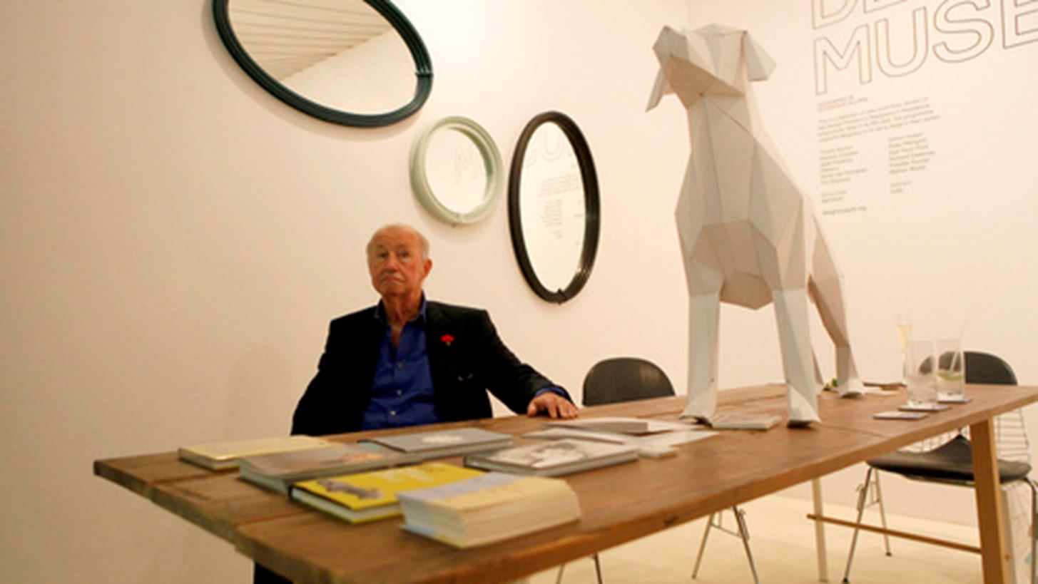 &#x388;&#x3C6;&#x3C5;&#x3B3;&#x3B5; &#x3B1;&#x3C0;&#x3CC; &#x3C4;&#x3B7; &#x3B6;&#x3C9;&#x3AE; &#x3BF; &#x392;&#x3C1;&#x3B5;&#x3C4;&#x3B1;&#x3BD;&#x3CC;&#x3C2; designer Terence Conran