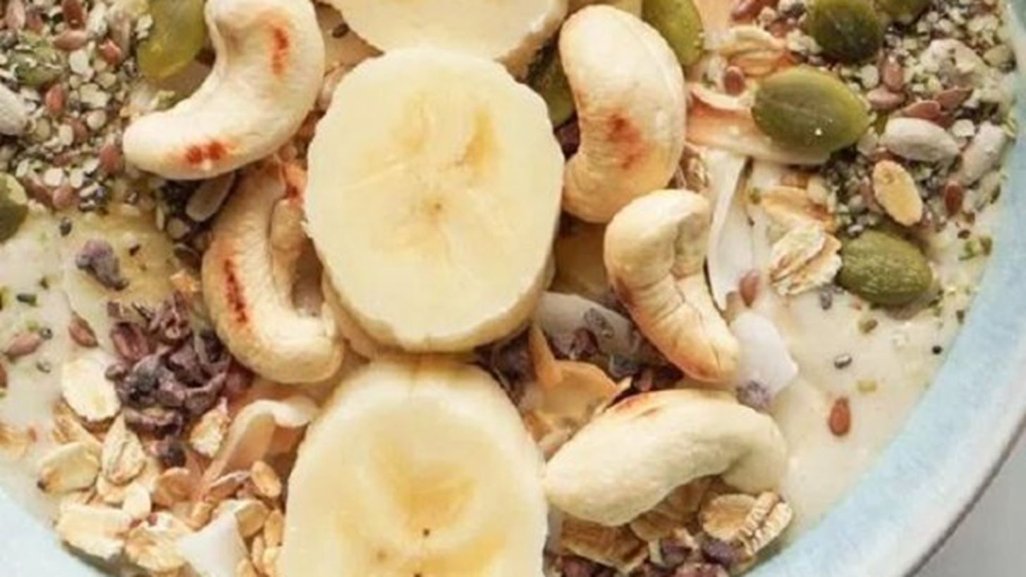 &#x3A4;&#x3BF; &#x3C0;&#x3B9;&#x3BF; &#x3B3;&#x3B5;&#x3C5;&#x3C3;&#x3C4;&#x3B9;&#x3BA;&#x3CC; smoothie bowl &#x3BC;&#x3B5; &#x3BC;&#x3C0;&#x3B1;&#x3BD;&#x3AC;&#x3BD;&#x3B1; &#x3BA;&#x3B1;&#x3B9; &#x3C6;&#x3C5;&#x3C3;&#x3C4;&#x3B9;&#x3BA;&#x3BF;&#x3B2;&#x3BF;&#x3CD;&#x3C4;&#x3C5;&#x3C1;&#x3BF;