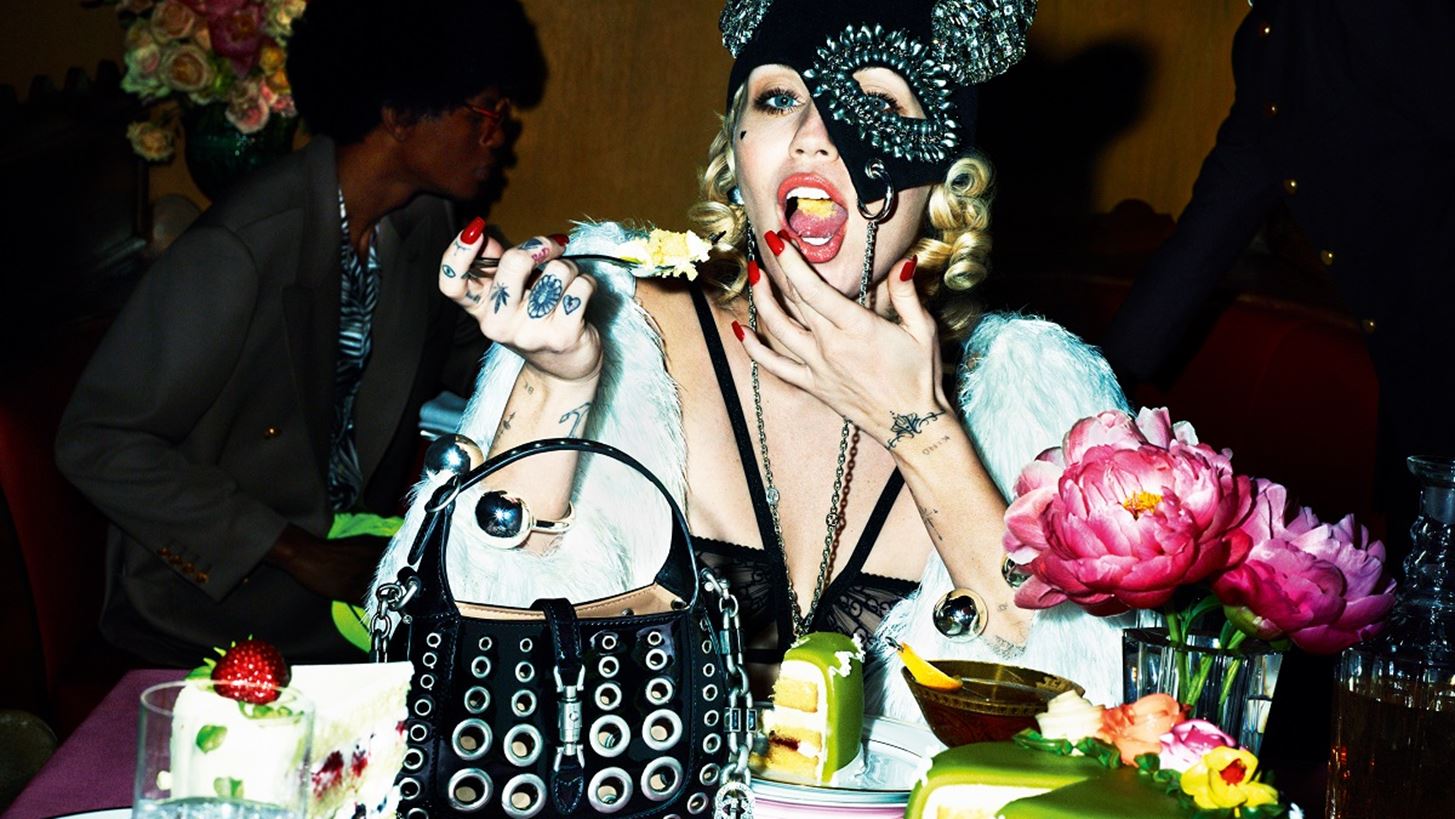 &#x397; &#x3BA;&#x3B1;&#x3BC;&#x3C0;&#x3AC;&#x3BD;&#x3B9;&#x3B1; &#x3C4;&#x3BF;&#x3C5; &#x3BF;&#x3AF;&#x3BA;&#x3BF;&#x3C5; Gucci &#x3B3;&#x3B9;&#x3B1; &#x3C4;&#x3B7;&#x3BD; Gucci Love Parade &#x3B1;&#x3BD;&#x3B1;&#x3B2;&#x3B9;&#x3CE;&#x3BD;&#x3B5;&#x3B9; &#x3C4;&#x3B1; &#x3CC;&#x3BD;&#x3B5;&#x3B9;&#x3C1;&#x3B1;