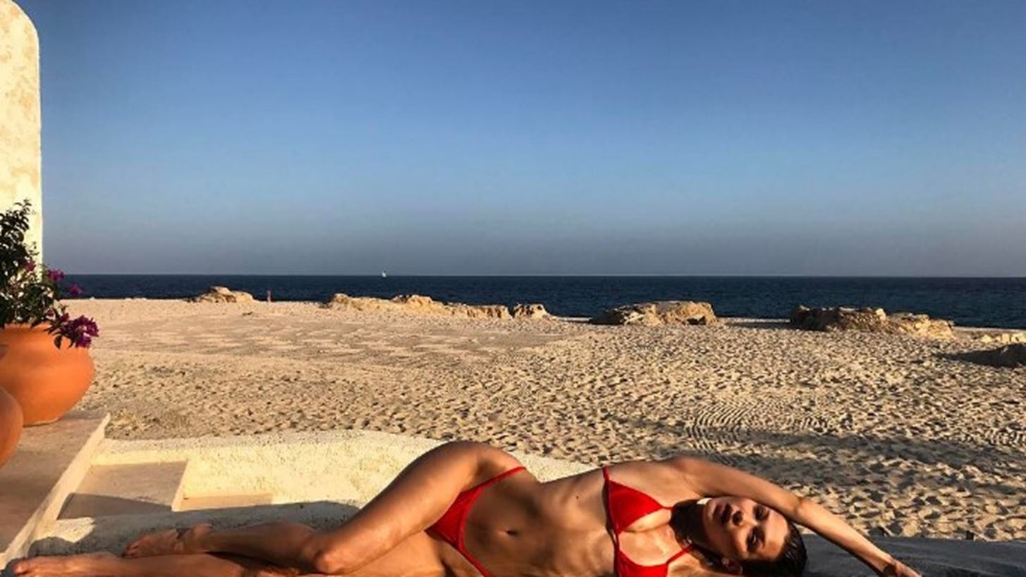 Bella Hadid: &#x395;&#x3AF;&#x3BD;&#x3B1;&#x3B9; &#x3C4;&#x3BF; &#x3C0;&#x3B9;&#x3BF; &#x3BA;&#x3B1;&#x3BB;&#x3BB;&#x3AF;&#x3B3;&#x3C1;&#x3B1;&#x3BC;&#x3BC;&#x3BF; &#x3BC;&#x3BF;&#x3BD;&#x3C4;&#x3AD;&#x3BB;&#x3BF; &#x3C4;&#x3BF;&#x3C5; &#x3C3;&#x3AE;&#x3BC;&#x3B5;&#x3C1;&#x3B1;;