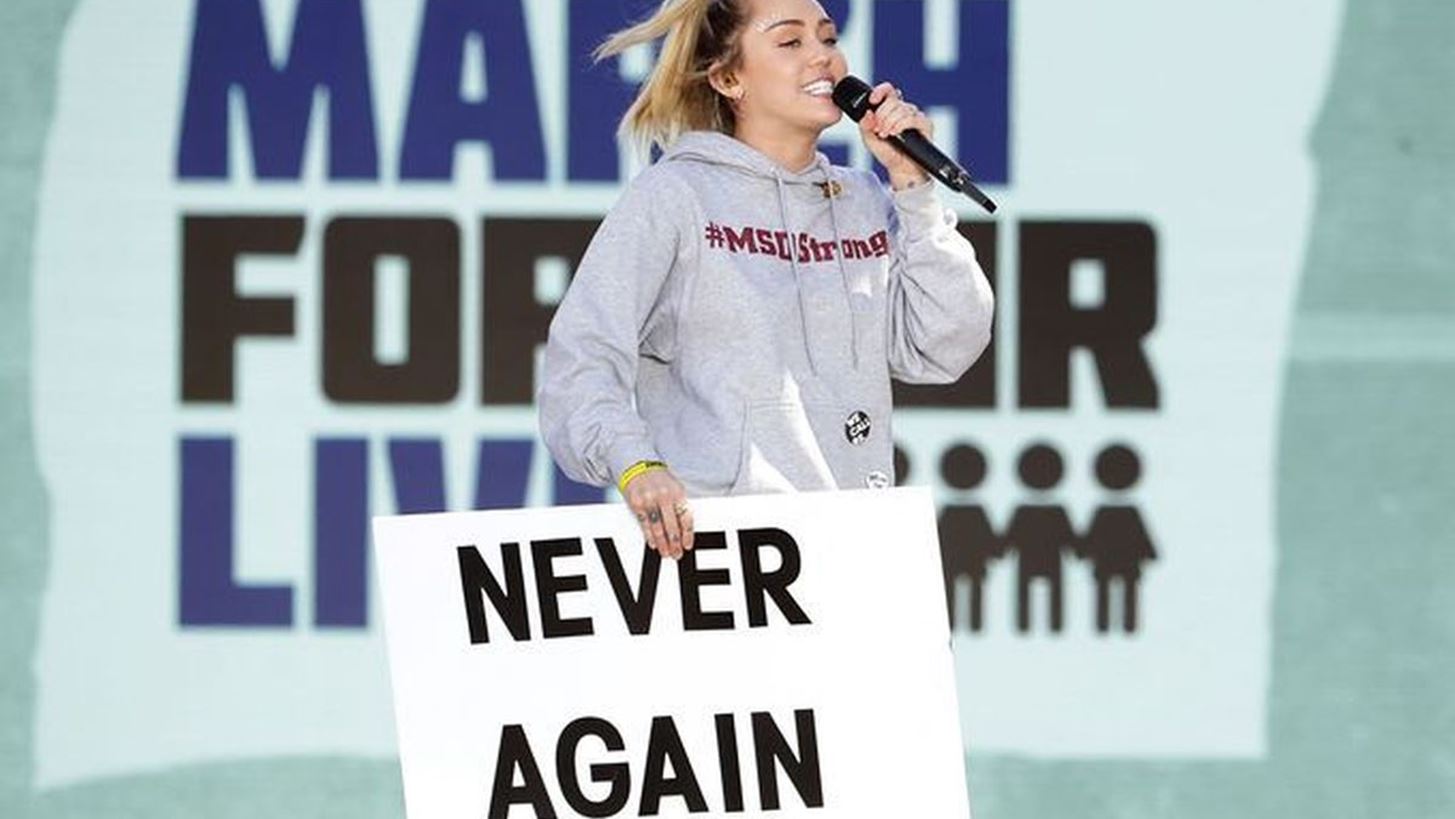 March For Our Lives | &#x39F;&#x3B9; celebrities &#x3C0;&#x3BF;&#x3C5; &#x3AD;&#x3B4;&#x3C9;&#x3C3;&#x3B1;&#x3BD; &#x3C4;&#x3BF; &#x3C0;&#x3B1;&#x3C1;&#x3CE;&#x3BD; &#x3C3;&#x3C4;&#x3B7;&#x3BD; &#x3BC;&#x3B5;&#x3B3;&#x3AC;&#x3BB;&#x3B7; &#x3B4;&#x3B9;&#x3B1;&#x3B4;&#x3AE;&#x3BB;&#x3C9;&#x3C3;&#x3B7;
