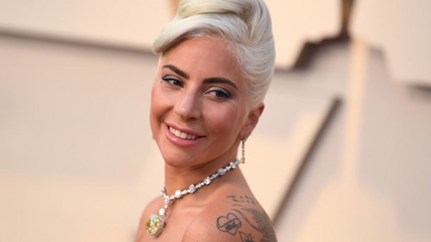 Lady Gaga | &#x394;&#x3B9;&#x3AD;&#x3C1;&#x3C1;&#x3B5;&#x3C5;&#x3C3;&#x3B1;&#x3BD; &#x3C4;&#x3B1; &#x3C0;&#x3C1;&#x3CE;&#x3C4;&#x3B1; &#x3C0;&#x3BB;&#x3AC;&#x3BD;&#x3B1; &#x3B1;&#x3C0;&#x3CC; &#x3C4;&#x3B9;&#x3C2; &#x3C0;&#x3C1;&#x3CC;&#x3B2;&#x3B5;&#x3C2; &#x3C4;&#x3B7;&#x3C2; &#x3C3;&#x3C4;&#x3BF;&#x3BD; &#x3A3;&#x3B7;&#x3BA;&#x3BF;&#x3C5;&#x3AC;&#x3BD;&#x3B1;