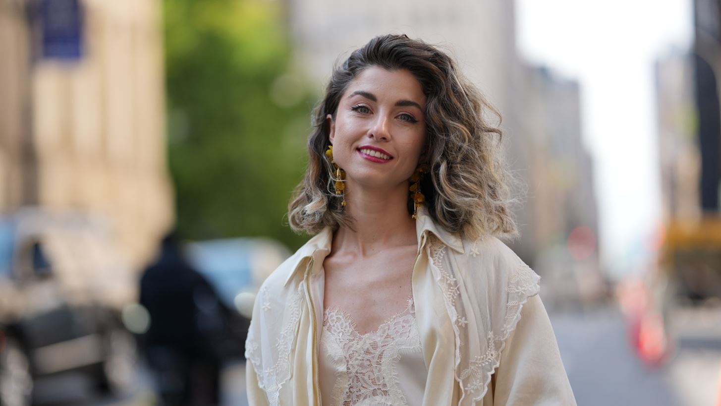 Curly Hair, Don&#x27; t Care | 5 &#x3C7;&#x3C1;&#x3AE;&#x3C3;&#x3B9;&#x3BC;&#x3B1; tips &#x3C0;&#x3BF;&#x3C5; &#x3C7;&#x3C1;&#x3B5;&#x3B9;&#x3AC;&#x3B6;&#x3BF;&#x3BD;&#x3C4;&#x3B1;&#x3B9; &#x3CC;&#x3BB;&#x3B5;&#x3C2; &#x3BF;&#x3B9; &#x3B3;&#x3C5;&#x3BD;&#x3B1;&#x3AF;&#x3BA;&#x3B5;&#x3C2; &#x3BC;&#x3B5; &#x3C3;&#x3B3;&#x3BF;&#x3C5;&#x3C1;&#x3AC; &#x3BC;&#x3B1;&#x3BB;&#x3BB;&#x3B9;&#x3AC;
