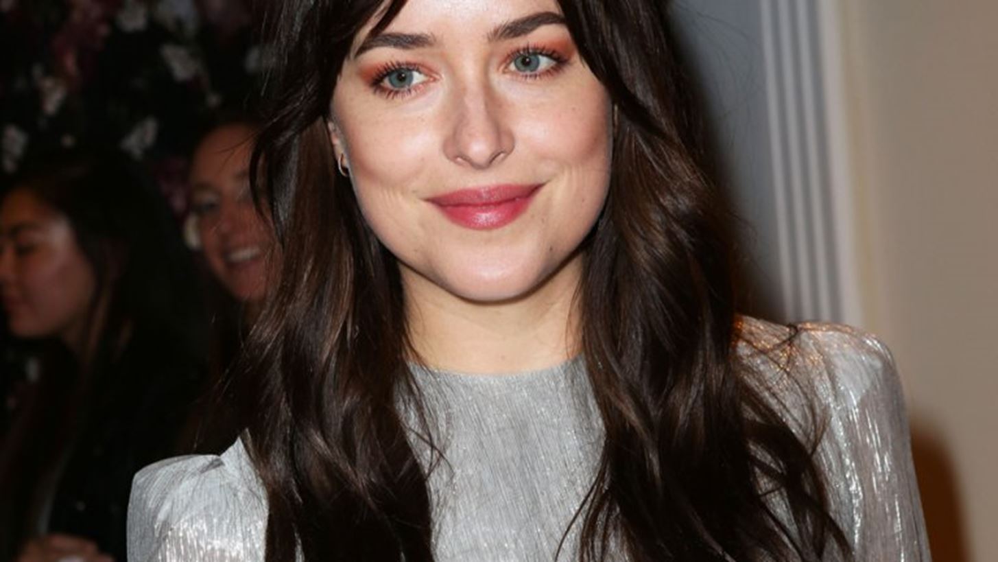 Dakota Johnson: H &#x3C9;&#x3C1;&#x3B1;&#x3B9;&#x3CC;&#x3C4;&#x3B5;&#x3C1;&#x3B7; &#x3BA;&#x3B1;&#x3BB;&#x3B5;&#x3C3;&#x3BC;&#x3AD;&#x3BD;&#x3B7; &#x3C3;&#x3B5; &#x3B3;&#x3AC;&#x3BC;&#x3BF;