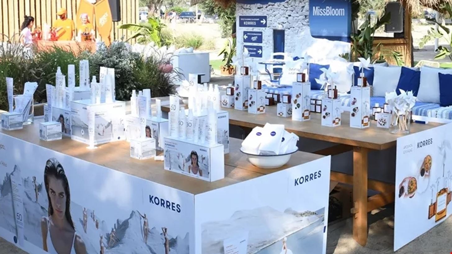 #missbloomgreeksummer x KORRES | &#x3A4;&#x3BF; &#x3C0;&#x3B9;&#x3BF; &#x3BA;&#x3B1;&#x3BB;&#x3BF;&#x3BA;&#x3B1;&#x3B9;&#x3C1;&#x3B9;&#x3BD;&#x3CC; &#x3C0;&#x3AC;&#x3C1;&#x3C4;&#x3B9; &#x3C4;&#x3B7;&#x3C2; &#x3C0;&#x3CC;&#x3BB;&#x3B7;&#x3C2; &#x3B5;&#x3AF;&#x3C7;&#x3B5; &#x3BA;&#x3B1;&#x3B9; &#x3C4;&#x3B1; &#x3C0;&#x3B9;&#x3BF; &#x3B1;&#x3C0;&#x3BF;&#x3BB;&#x3B1;&#x3C5;&#x3C3;&#x3C4;&#x3B9;&#x3BA;&#x3AC; &#x3B1;&#x3BD;&#x3C4;&#x3B7;&#x3BB;&#x3B9;&#x3B1;&#x3BA;&#x3AC;