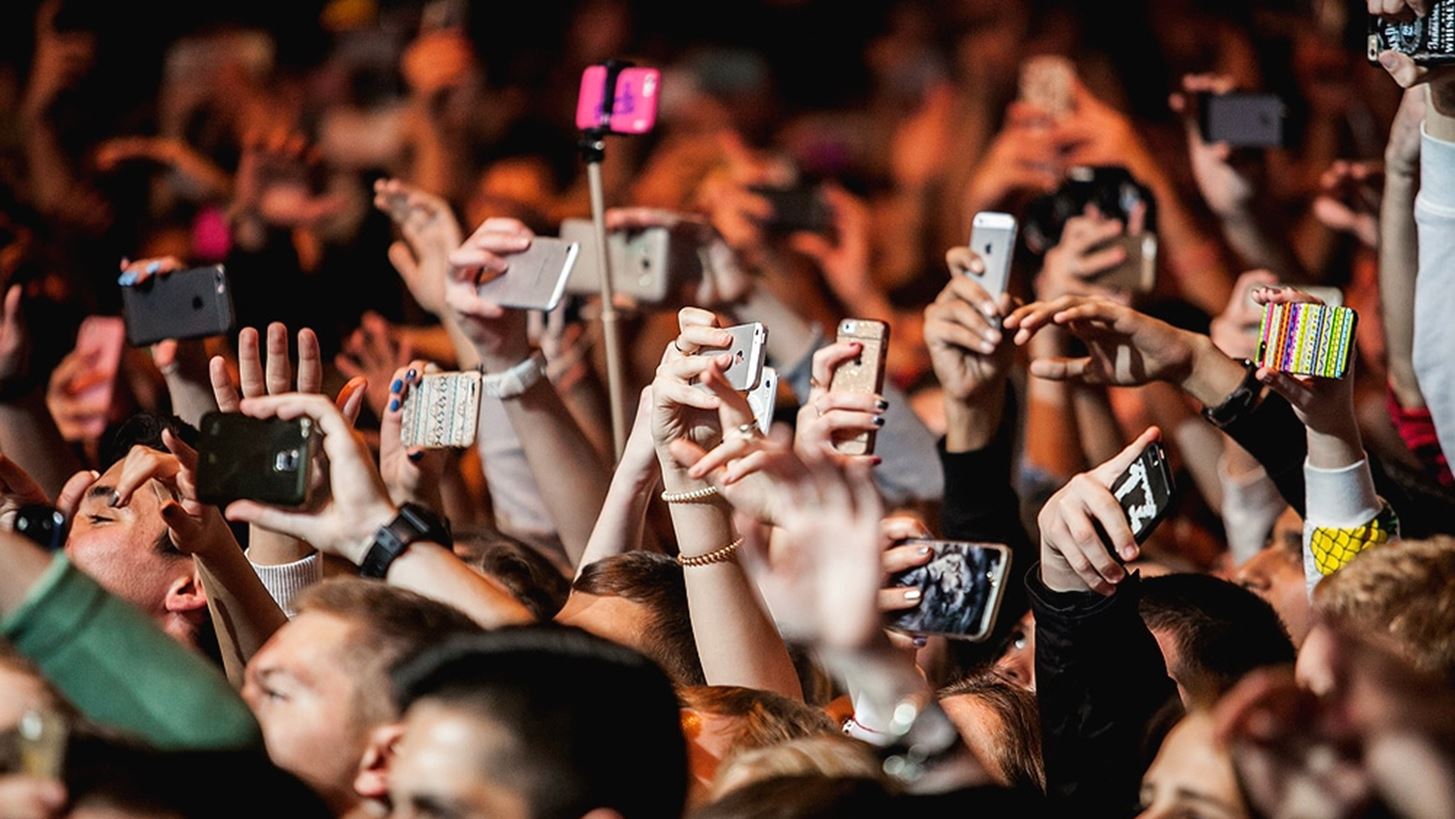 &#x393;&#x3B9;&#x3B1;&#x3C4;&#x3AF;, &#x3C4;&#x3B5;&#x3BB;&#x3B9;&#x3BA;&#x3AC;, &#x3C4;&#x3B1; smarthphones &#x3BA;&#x3AC;&#x3BD;&#x3BF;&#x3C5;&#x3BD; &#x3C4;&#x3CC;&#x3C3;&#x3BF; &#x3BA;&#x3B1;&#x3BA;&#x3CC; &#x3C3;&#x3C4;&#x3B7;&#x3BD; &#x3BA;&#x3BF;&#x3B9;&#x3BD;&#x3C9;&#x3BD;&#x3B9;&#x3BA;&#x3AE; &#x3BC;&#x3B1;&#x3C2; &#x3B6;&#x3C9;&#x3AE;