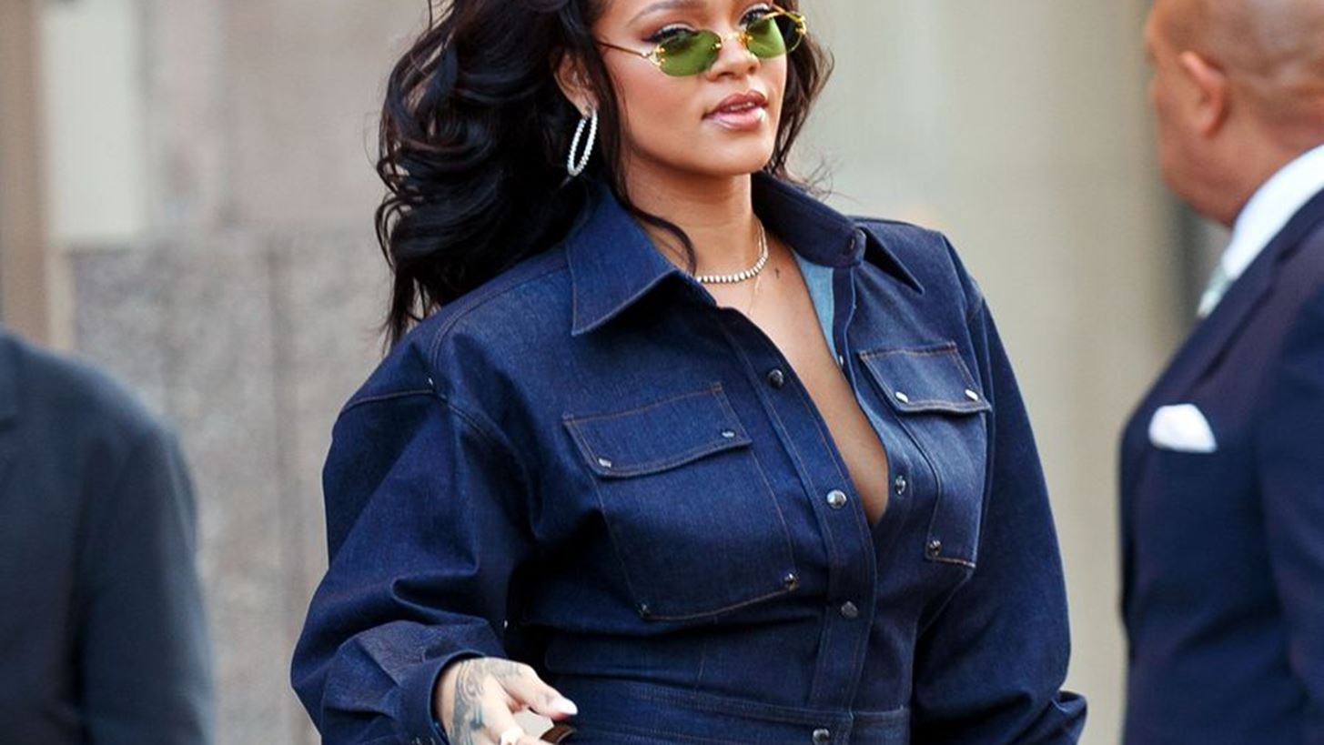 H Rihanna &#x3C6;&#x3BF;&#x3C1;&#x3AC; &#x3CC;&#x3BB;&#x3B1; &#x3C4;&#x3B1; &#x3BA;&#x3BF;&#x3BC;&#x3BC;&#x3AC;&#x3C4;&#x3B9;&#x3B1; &#x3C0;&#x3BF;&#x3C5; &#x3BC;&#x3CC;&#x3BB;&#x3B9;&#x3C2; &#x3B5;&#x3AF;&#x3B4;&#x3B1;&#x3BC;&#x3B5; &#x3C3;&#x3C4;&#x3B1; catwalks &#x3C4;&#x3BF;&#x3C5; &#x3A3;&#x3B5;&#x3C0;&#x3C4;&#x3AD;&#x3BC;&#x3B2;&#x3C1;&#x3B7;