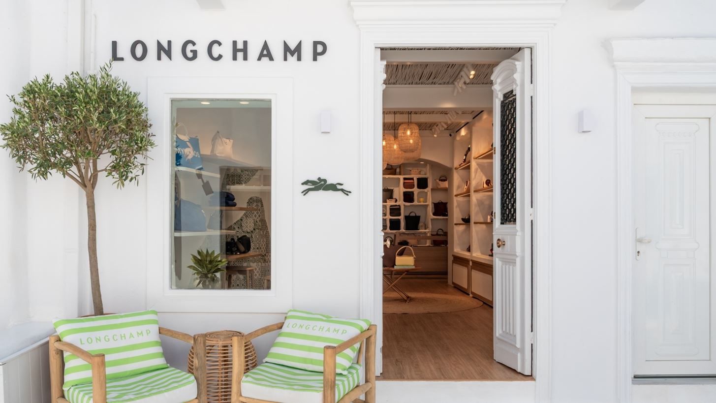 &#x39F; &#x3BF;&#x3AF;&#x3BA;&#x3BF;&#x3C2; Longchamp &#x3B5;&#x3B3;&#x3BA;&#x3B1;&#x3B9;&#x3BD;&#x3AF;&#x3B1;&#x3C3;&#x3B5; &#x3C4;&#x3B7;&#x3BD; boutique &#x3C4;&#x3BF;&#x3C5; &#x3C3;&#x3C4;&#x3B7; &#x39C;&#x3CD;&#x3BA;&#x3BF;&#x3BD;&#x3BF;