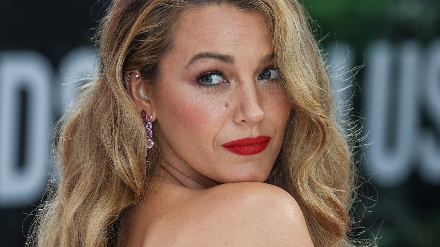 Blake Lively | &#x392;&#x3B3;&#x3AE;&#x3BA;&#x3B5; &quot;&#x3B5;&#x3BA;&#x3C4;&#x3CC;&#x3C2; &#x3B5;&#x3BB;&#x3AD;&#x3B3;&#x3C7;&#x3BF;&#x3C5;&quot; &#x3BC;&#x3B5; &#x3C4;&#x3BF; &#x3B4;&#x3C1;&#x3AC;&#x3BC;&#x3B1; &#x3B3;&#x3CD;&#x3C1;&#x3C9; &#x3B1;&#x3C0;&#x3CC; &#x3C4;&#x3BF; It Ends With Us