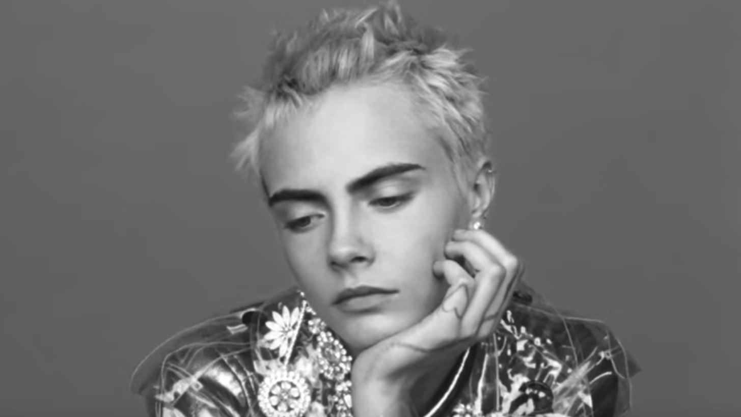 H Cara Delevingne &#x3C0;&#x3C1;&#x3C9;&#x3C4;&#x3B1;&#x3B3;&#x3C9;&#x3BD;&#x3B9;&#x3C3;&#x3C4;&#x3B5;&#x3AF; &#x3C3;&#x3C4;&#x3B7; &#x3BD;&#x3AD;&#x3B1; &#x3BA;&#x3B1;&#x3BC;&#x3C0;&#x3AC;&#x3BD;&#x3B9;&#x3B1; &#x3C4;&#x3BF;&#x3C5; &#x3BF;&#x3AF;&#x3BA;&#x3BF;&#x3C5; Burberry