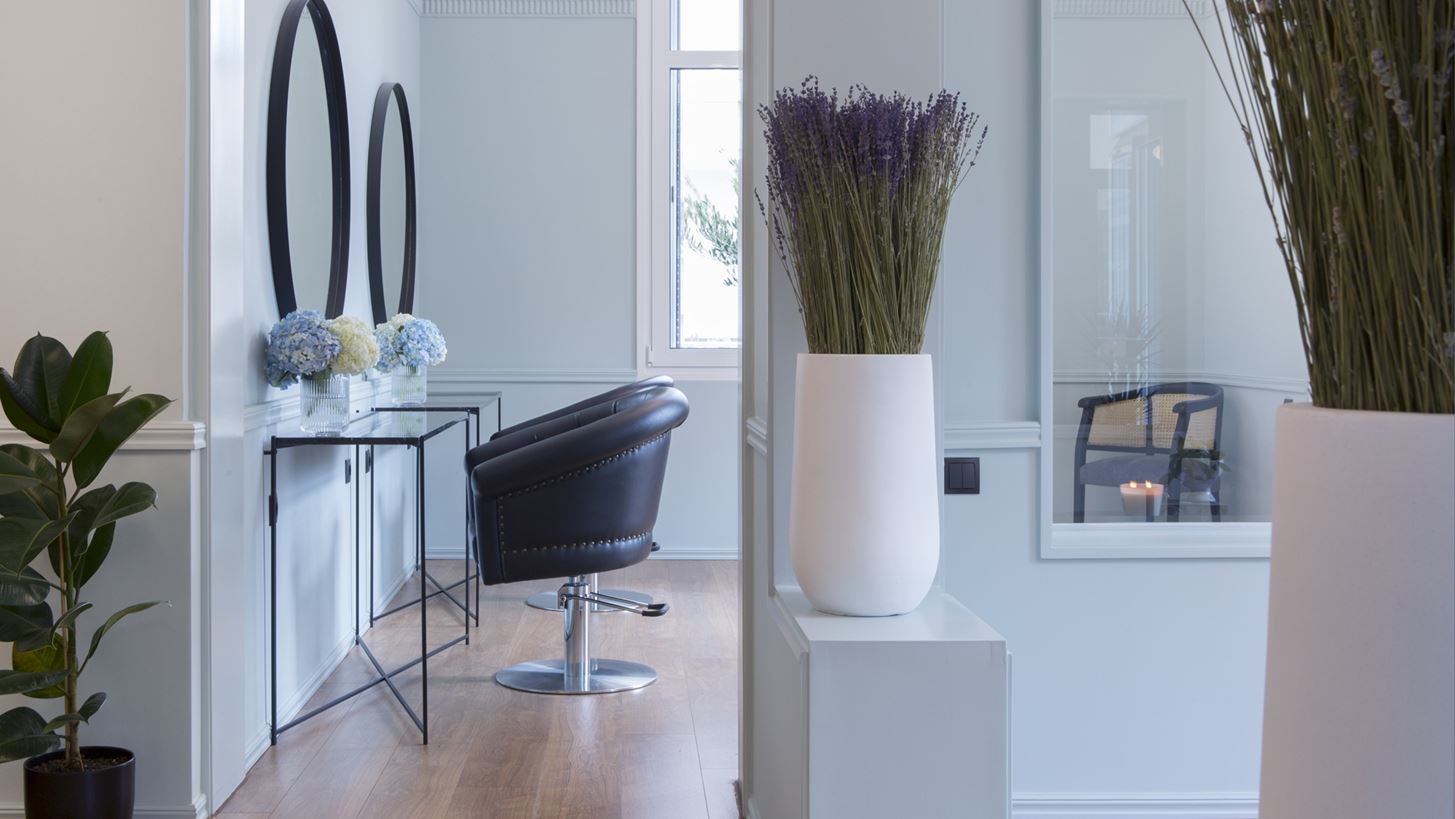 Hair care &#x3BA;&#x3B1;&#x3B9; &#x3C0;&#x3BF;&#x3BB;&#x3C5;&#x3C4;&#x3AD;&#x3BB;&#x3B5;&#x3B9;&#x3B1; &#x3C3;&#x3B5; &#x3AD;&#x3BD;&#x3B1;&#x3BD; &#x3CC;&#x3BC;&#x3BF;&#x3C1;&#x3C6;&#x3BF; &#x3C7;&#x3CE;&#x3C1;&#x3BF; &#x3C3;&#x3C4;&#x3BF; &#x3BA;&#x3AD;&#x3BD;&#x3C4;&#x3C1;&#x3BF; &#x3C4;&#x3B7;&#x3C2; &#x391;&#x3B8;&#x3AE;&#x3BD;&#x3B1;&#x3C2;
