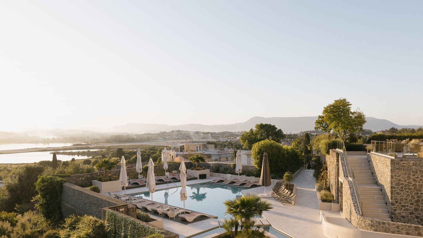 Summer Escape | &#x39C;&#x3BF;&#x3BD;&#x3B1;&#x3B4;&#x3B9;&#x3BA;&#x3AD;&#x3C2; &#x3C0;&#x3C1;&#x3BF;&#x3C3;&#x3C6;&#x3BF;&#x3C1;&#x3AD;&#x3C2; &#x3B3;&#x3B9;&#x3B1; &#x3AD;&#x3BD;&#x3B1; &#x3BC;&#x3B1;&#x3B3;&#x3B9;&#x3BA;&#x3CC; &#x3BA;&#x3B1;&#x3BB;&#x3BF;&#x3BA;&#x3B1;&#x3AF;&#x3C1;&#x3B9; &#x3C3;&#x3C4;&#x3B1; Divani Collection Hotels