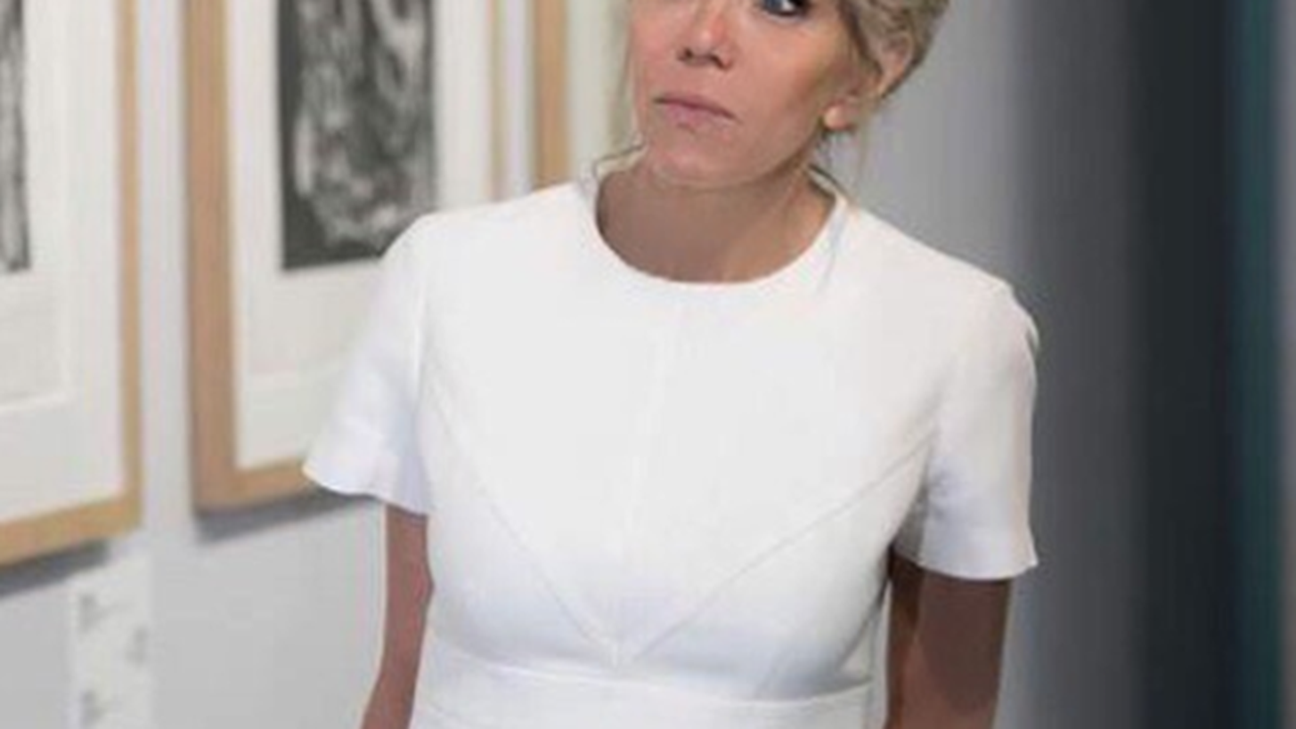 Brigitte Macron: &#x3A4;&#x3B9; &#x3C1;&#x3CC;&#x3BB;&#x3BF; &#x3B8;&#x3B1; &#x3AD;&#x3C7;&#x3B5;&#x3B9; &#x3B7; &#x3A0;&#x3C1;&#x3CE;&#x3C4;&#x3B7; &#x39A;&#x3C5;&#x3C1;&#x3AF;&#x3B1; &#x3C4;&#x3B7;&#x3C2; &#x393;&#x3B1;&#x3BB;&#x3BB;&#x3AF;&#x3B1;&#x3C2;;